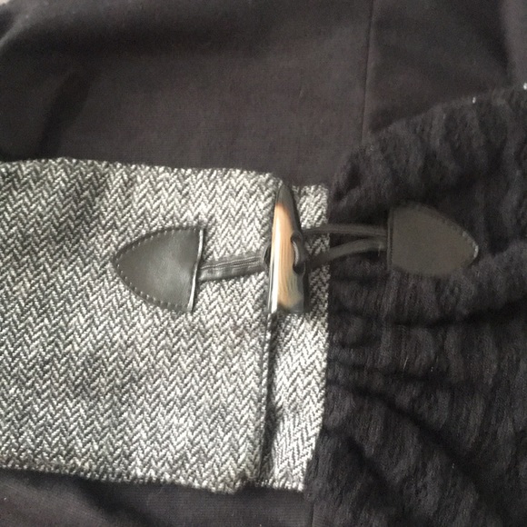 designer scarf/neck warmer. - Picture 4 of 10